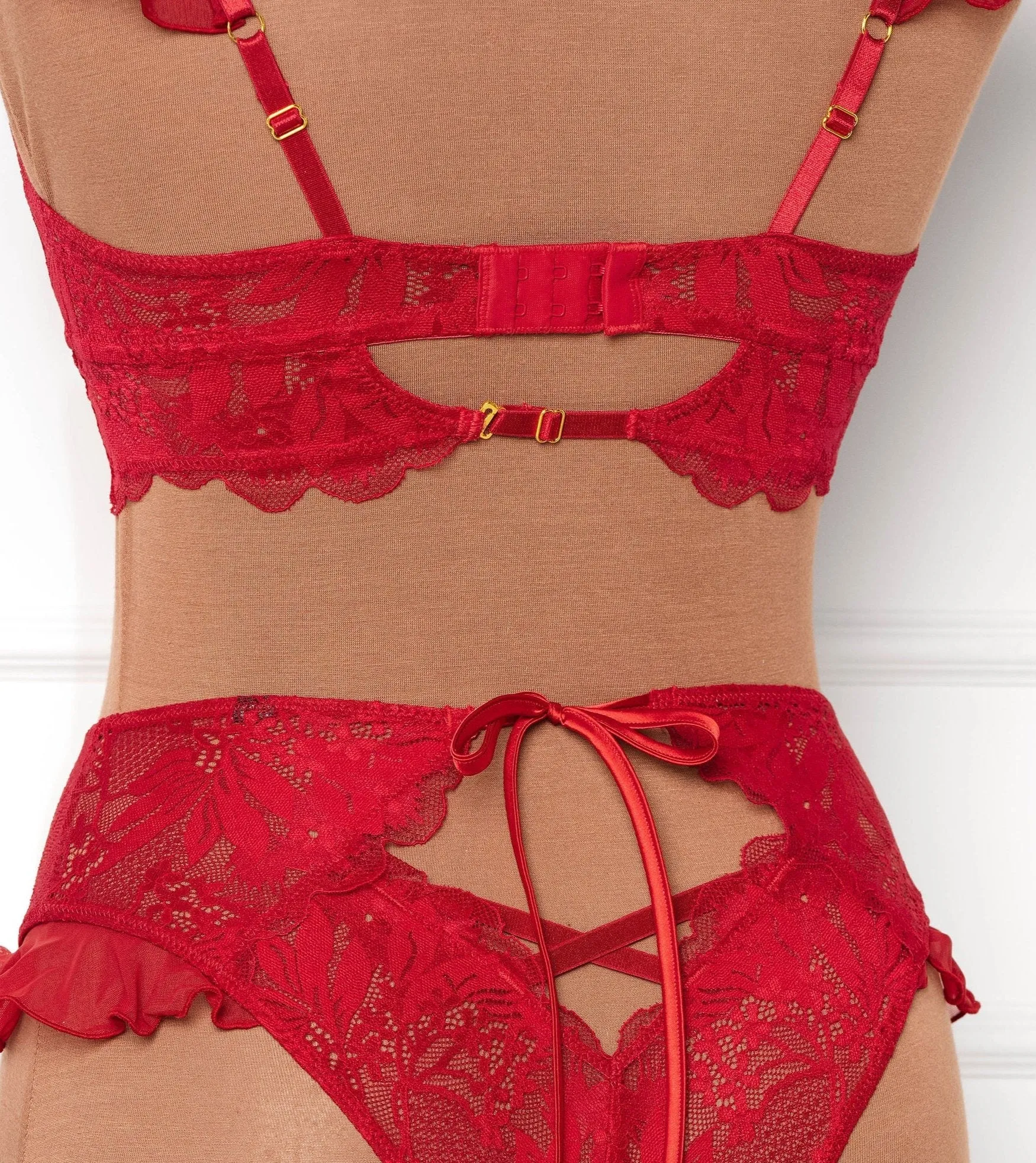 Lace & Mesh Keyhole Bralette - Red