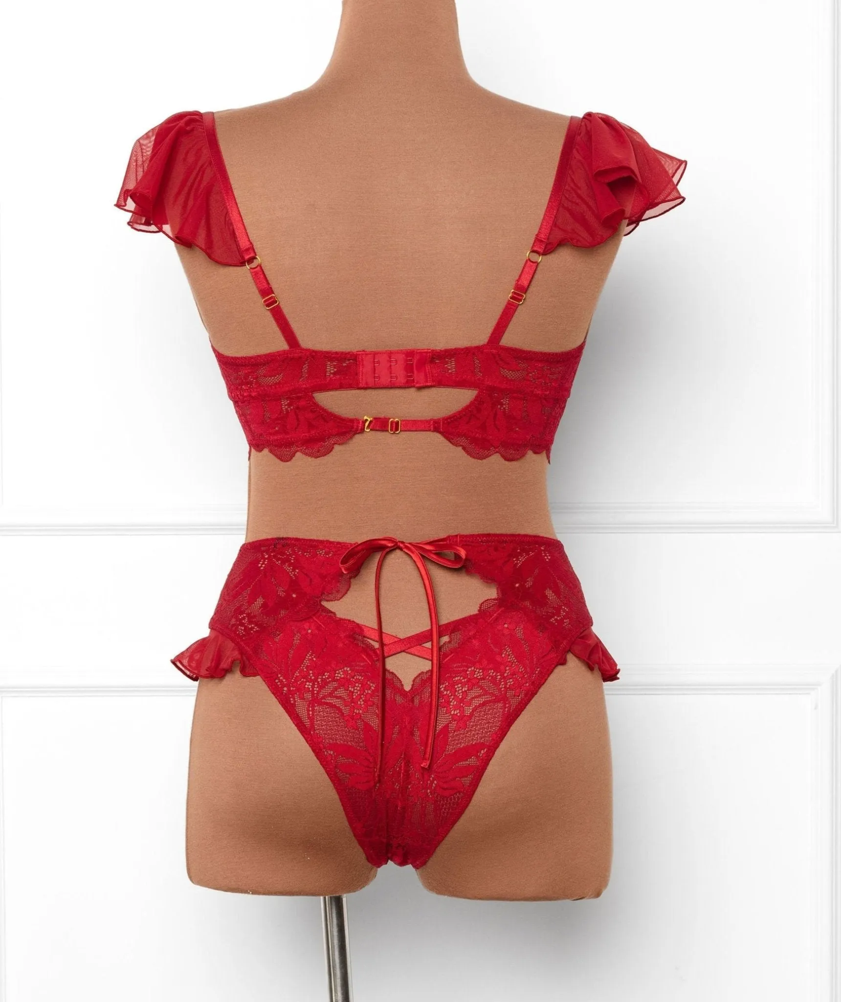 Lace & Mesh Keyhole Bralette - Red