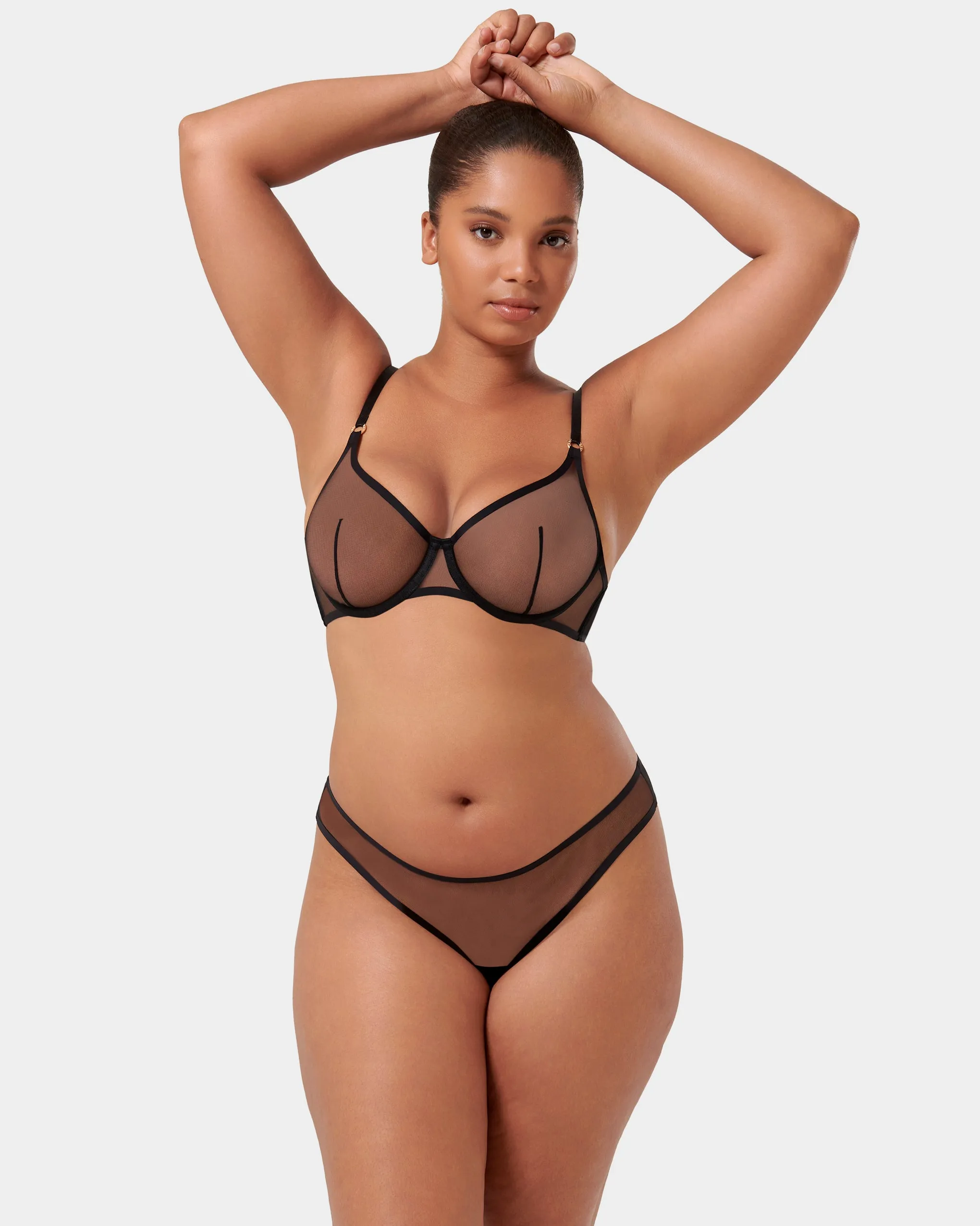 Set: Naomi Black