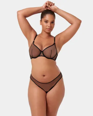 Set: Naomi Black