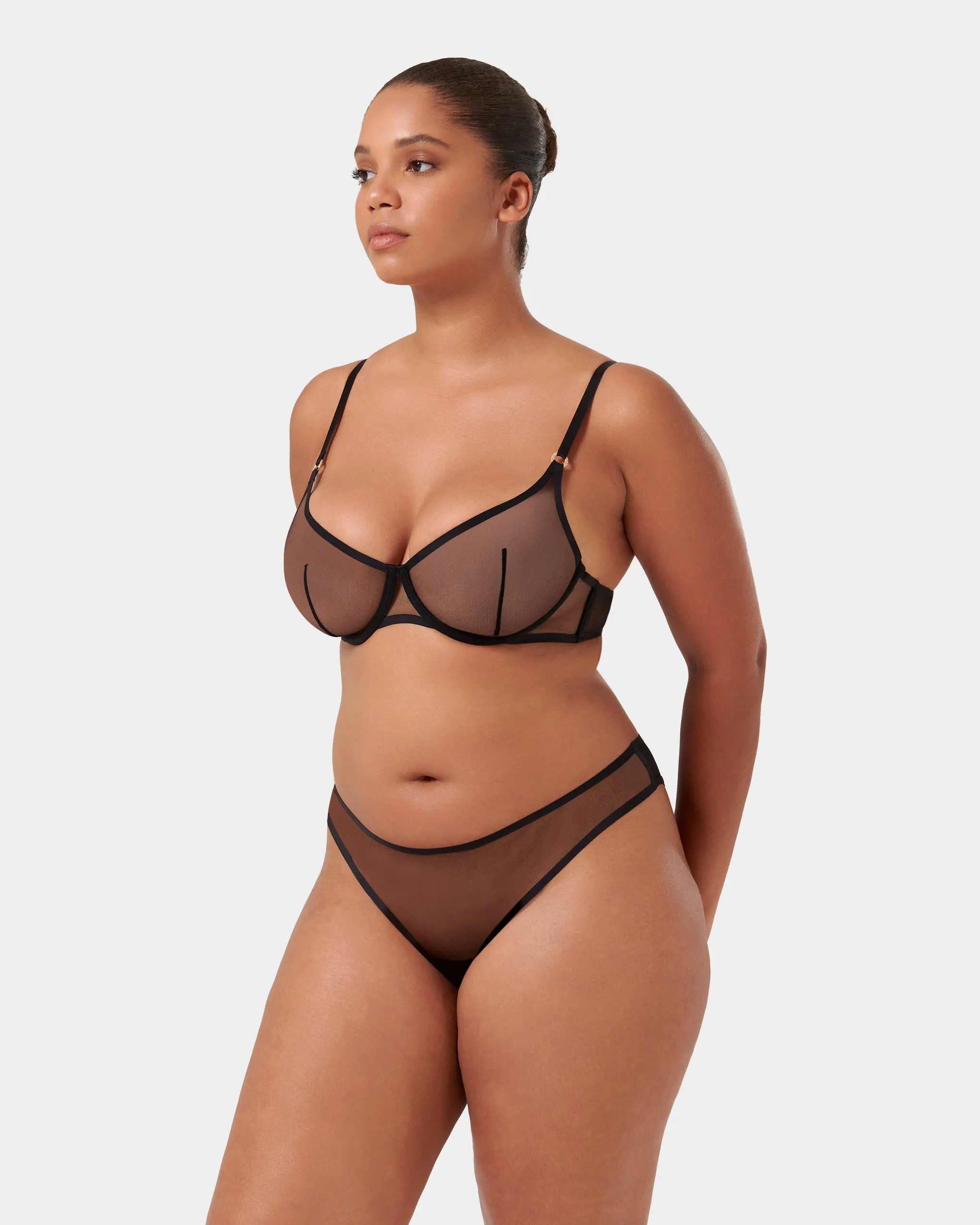 Set: Naomi Black