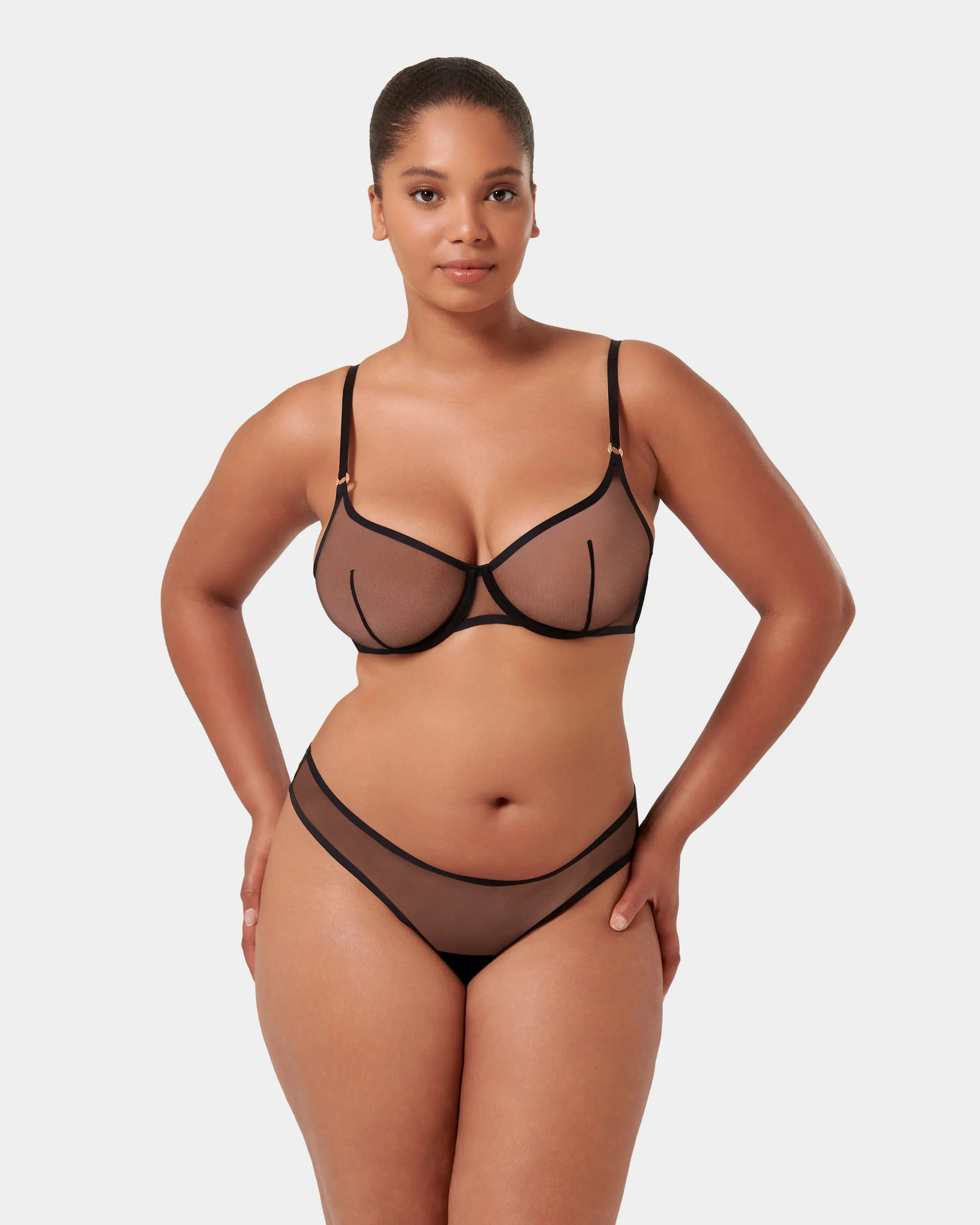Set: Naomi Black