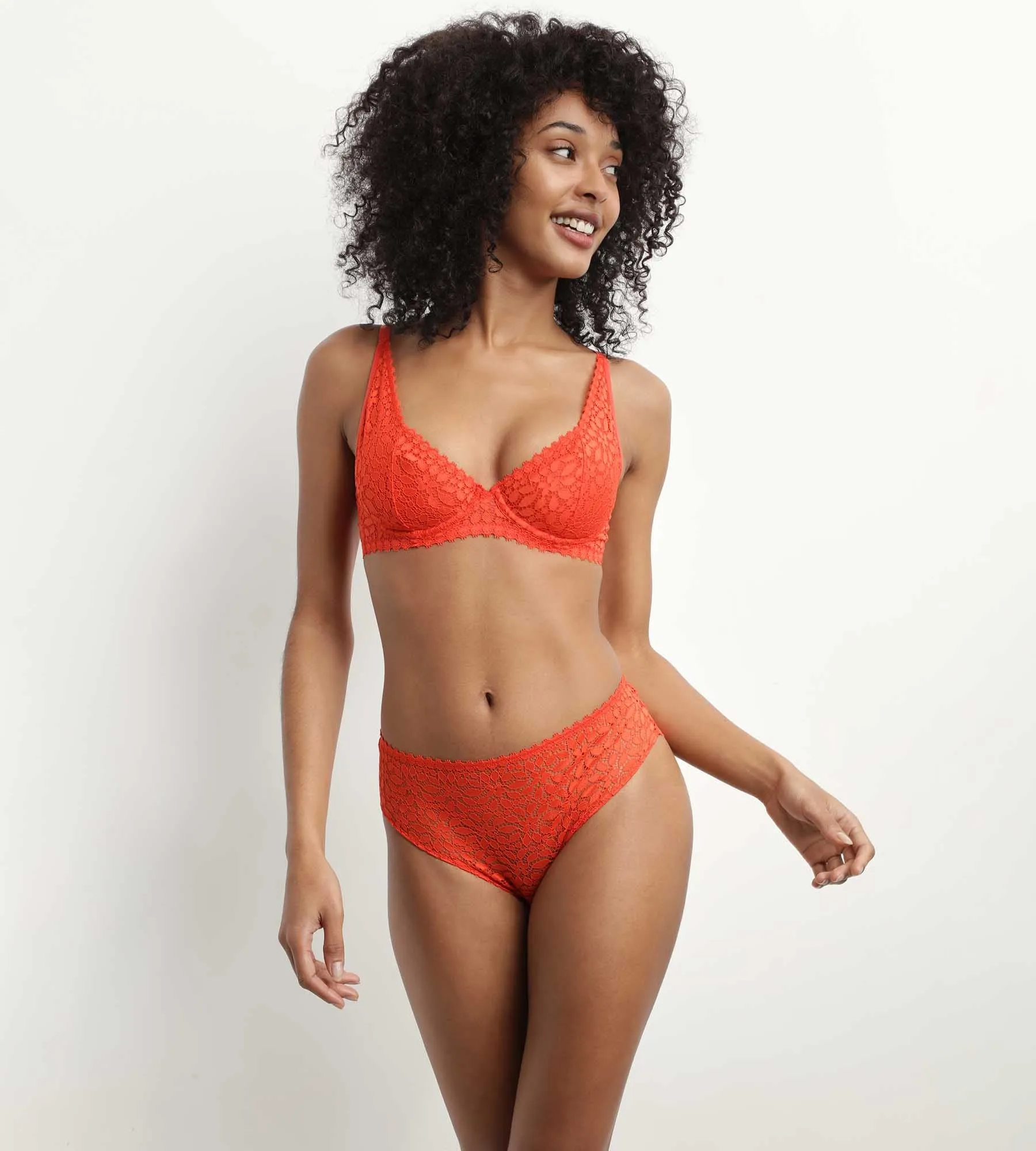 Underwire floral lace bra in flame-red Daily Dentelle