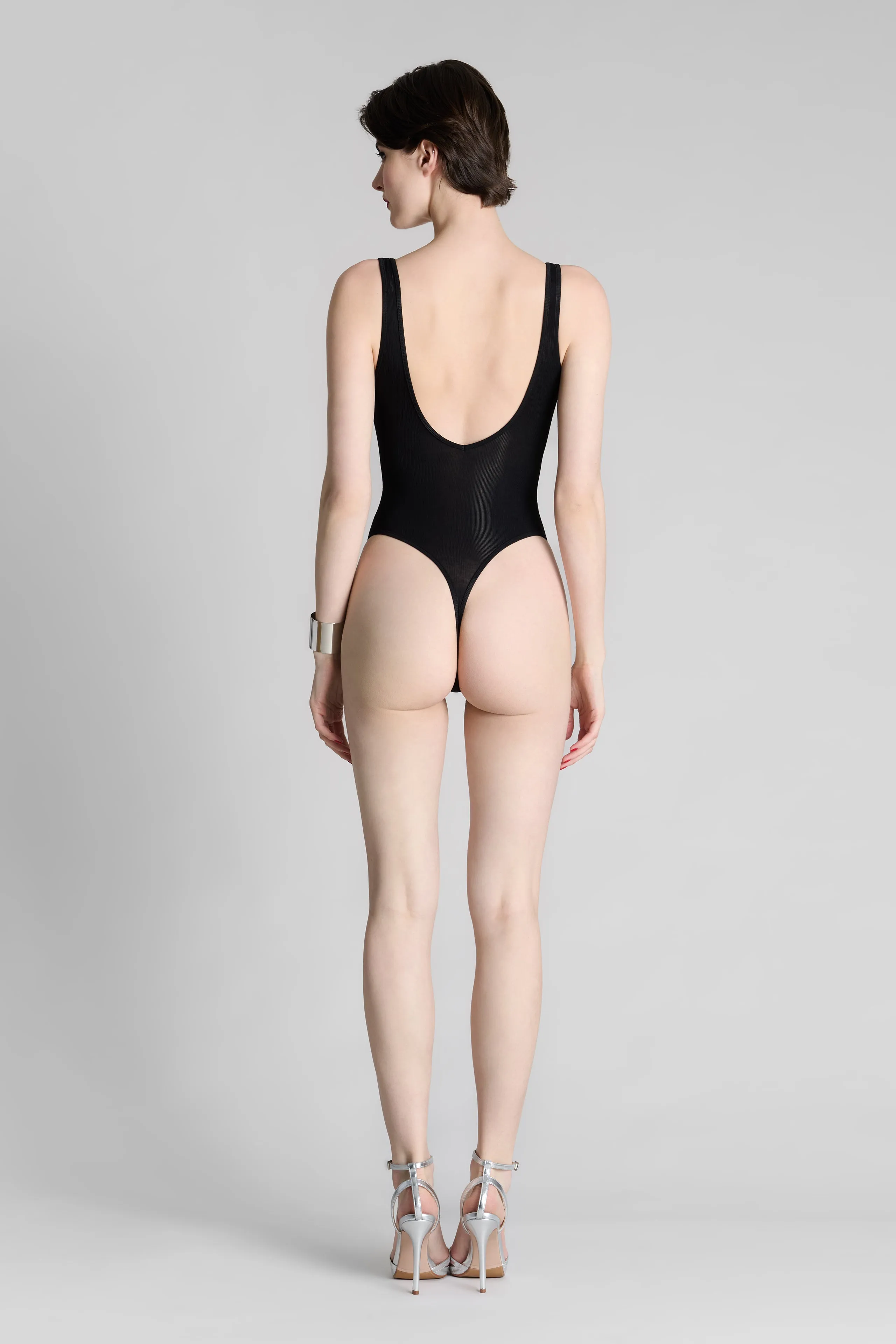 V-Neck String Body - La Femme Amazone
